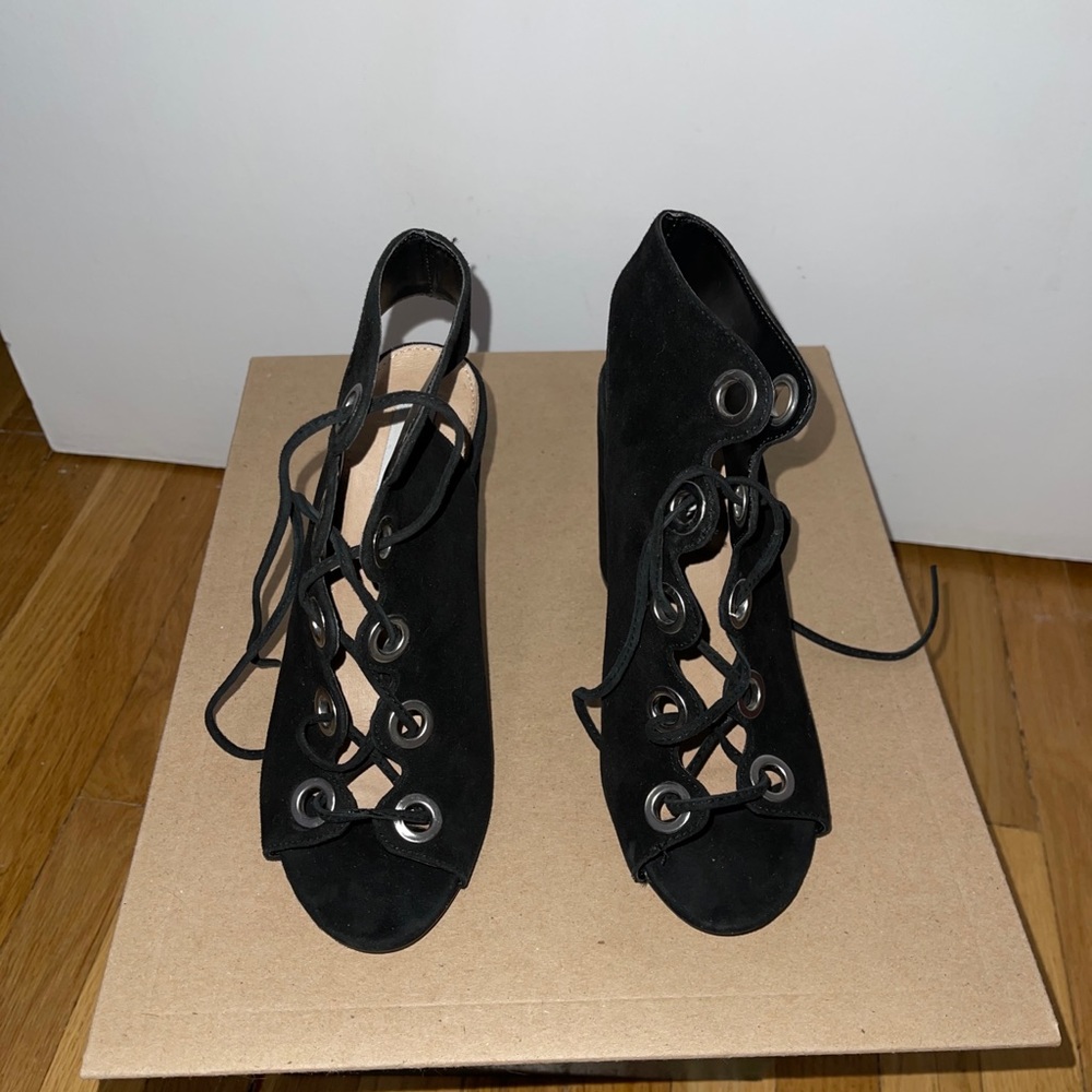 Heels - Picture 2 of 3